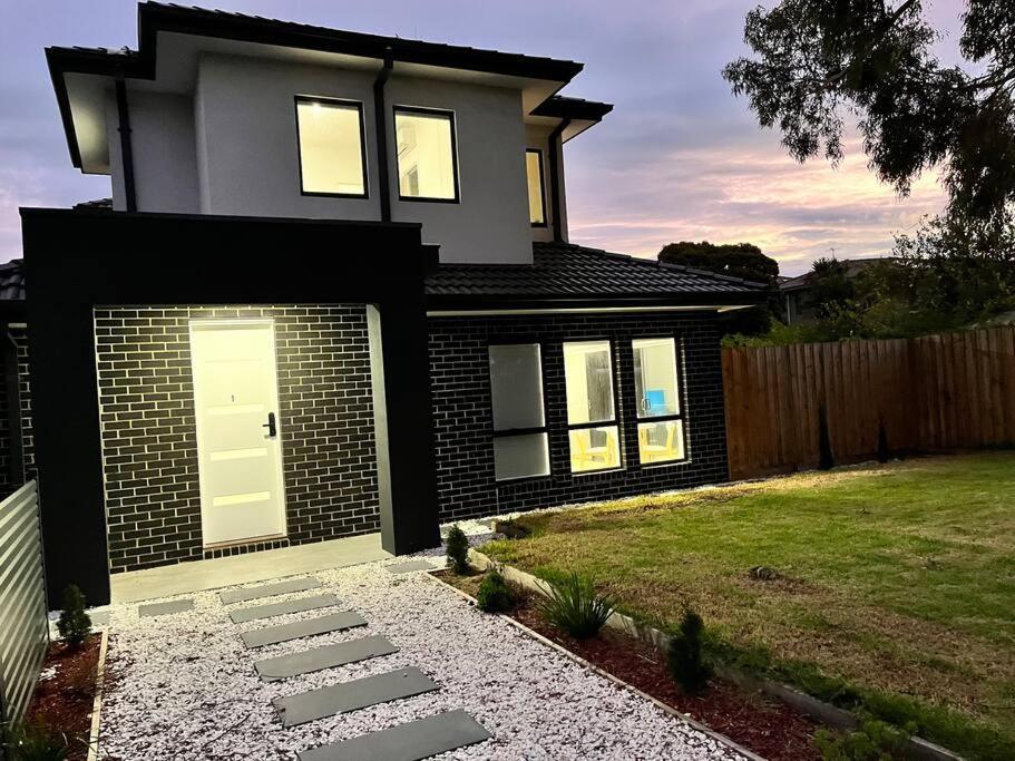 Brand New Modern 2 Bedroom Guesthouse At Airport! Melburne Exterior foto