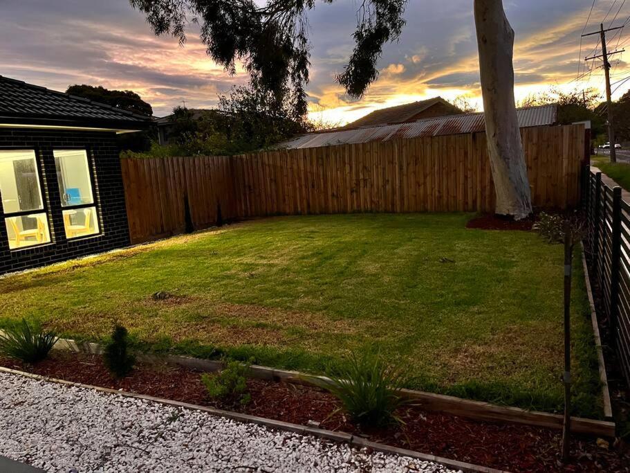 Brand New Modern 2 Bedroom Guesthouse At Airport! Melburne Exterior foto